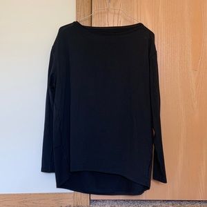 Lululemon back in action shirt